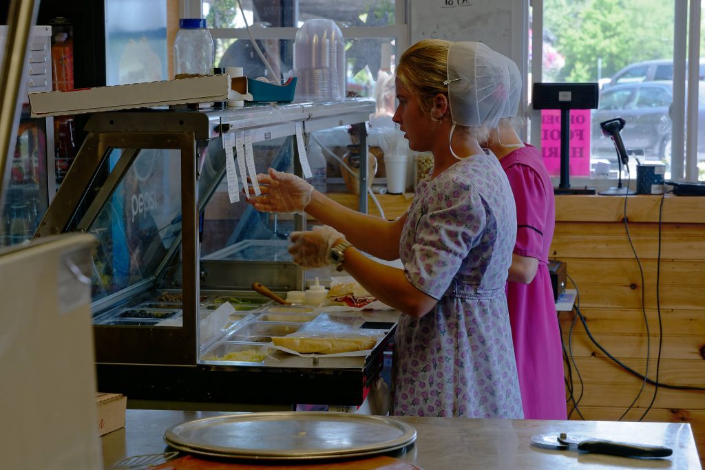 Amish and Mennonite of Tennessee lady food maker. Amish and Mennonite of Tennessee lady food maker.