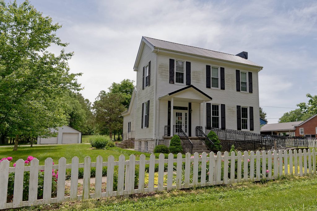 Amish and Mennonite of Tennessee home. Amish and Mennonite of Tennessee home.